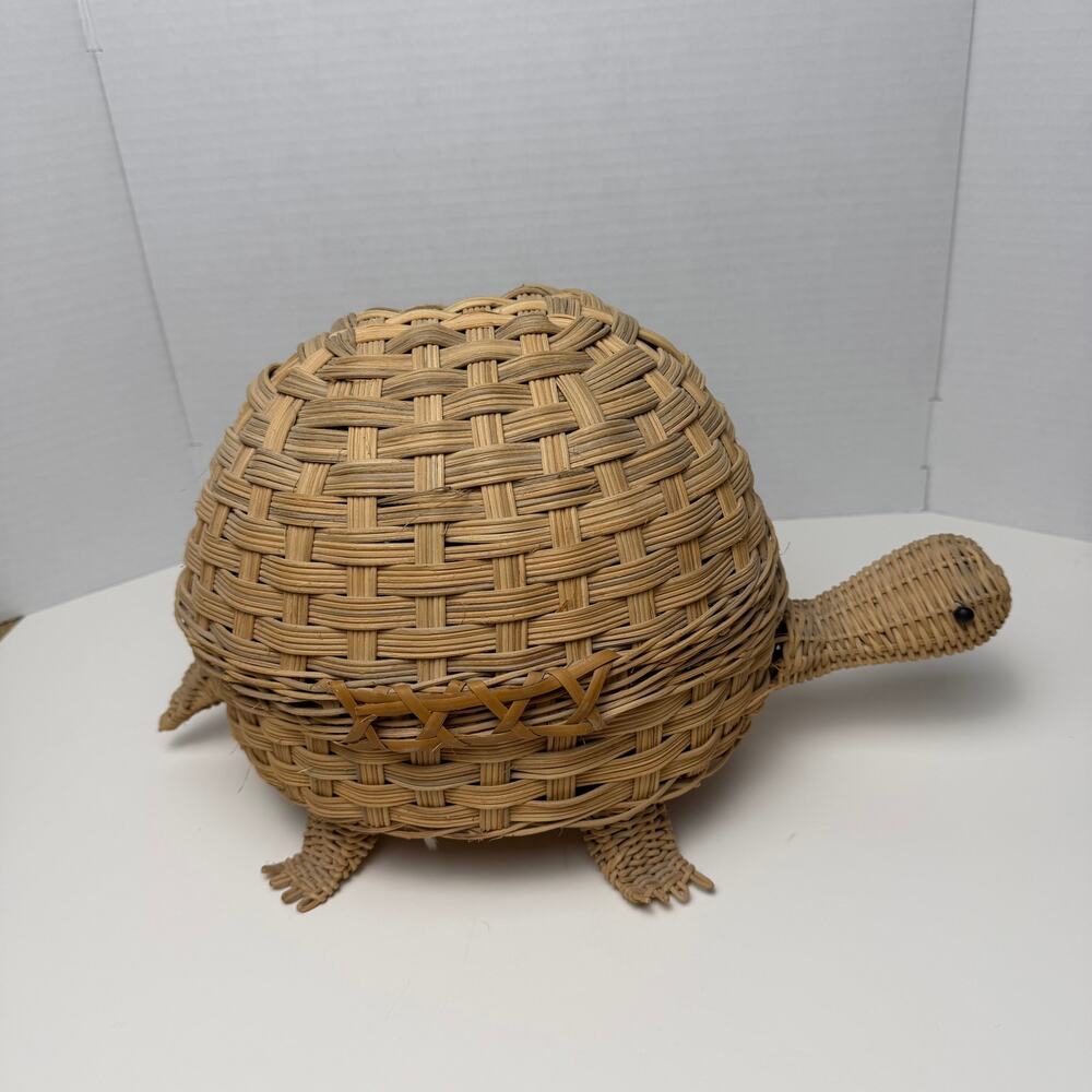 VTG Wicker Turtle Basket Hinged Lid Rattan Animal Storage Box Cottage Decor READ